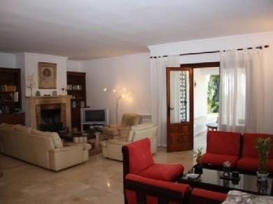 Chalet con 4 dormitorios se vende en Marbella, Costa del Sol