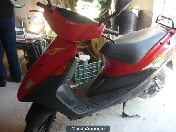 MOTO SUZUKI CASI NUEVA