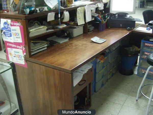 Vendo  2 Mostradores idénticos de madera (en forma de L)