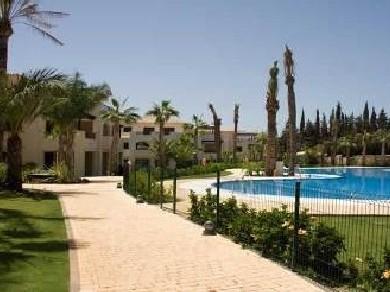 Apartamento con 2 dormitorios se vende en Marbella, Costa del Sol