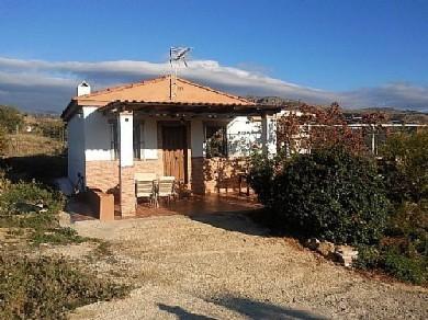 Chalet con 2 dormitorios se vende en Alora