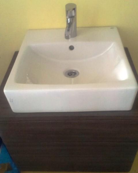 Conjunto de lavabo y mueble.