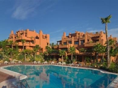 Apartamento con 3 dormitorios se vende en Marbella, Costa del Sol