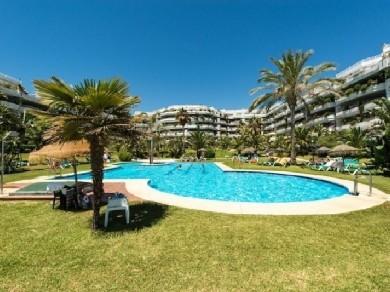 Apartamento con 2 dormitorios se vende en Marbella, Costa del Sol