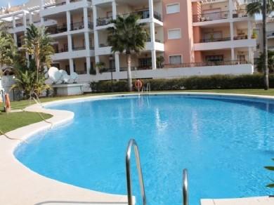 Apartamento con 3 dormitorios se vende en Marbella, Costa del Sol