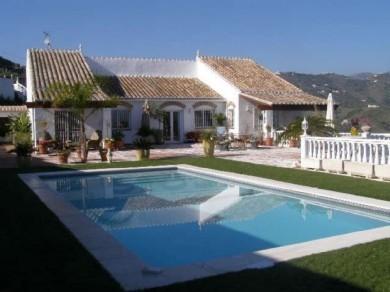 Chalet con 5 dormitorios se vende en Torrox, Costa del Sol, Axarquia