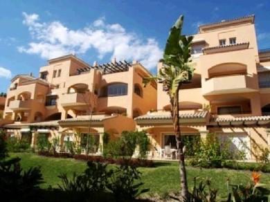 Apartamento con 2 dormitorios se vende en Marbella, Costa del Sol