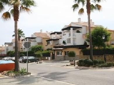 Apartamento con 3 dormitorios se vende en Marbella, Costa del Sol