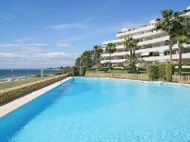 Apartamento con 3 dormitorios se vende en Estepona, Costa del Sol