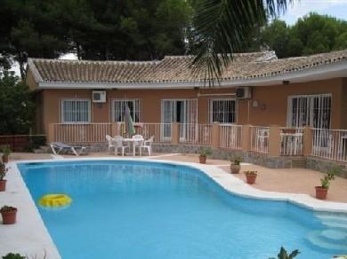 Chalet con 4 dormitorios se vende en Fuengirola, Costa del Sol