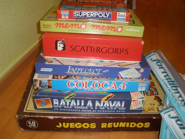 7 JUEGOS MESA + FORROS LIBROS= 25E