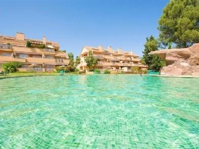 Apartamento con 3 dormitorios se vende en Marbella, Costa del Sol