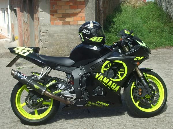 vendo r6 valentino rossi