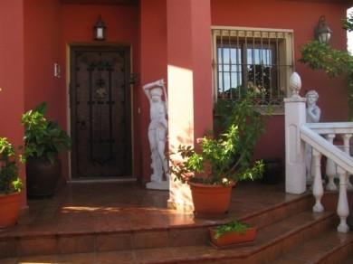 Chalet con 3 dormitorios se vende en Marbella, Costa del Sol