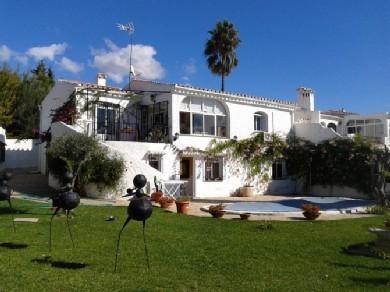 Chalet con 4 dormitorios se vende en Nerja, Costa del Sol, Axarquia