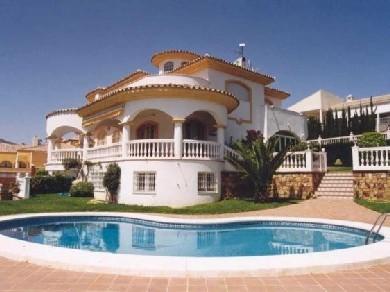 Chalet con 4 dormitorios se vende en Benalmadena Costa, Costa del Sol