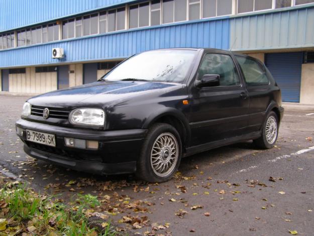 Vendo Golf VR6, 130.000 km. Buen funcionamiento. 1.350 Euros.