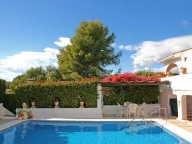 Chalet con 5 dormitorios se vende en Marbella, Costa del Sol