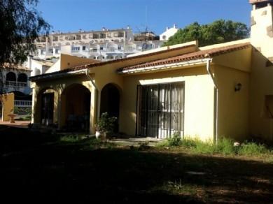 Chalet con 5 dormitorios se vende en Benalmadena Costa, Costa del Sol