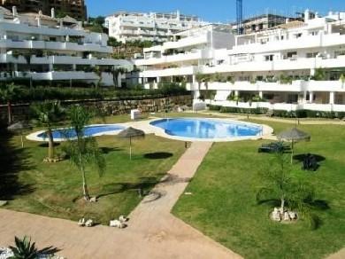 Apartamento con 2 dormitorios se vende en Estepona, Costa del Sol