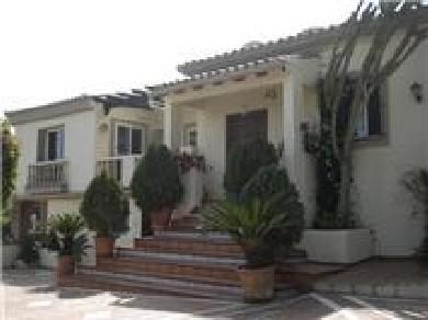 Chalet con 4 dormitorios se vende en Estepona, Costa del Sol