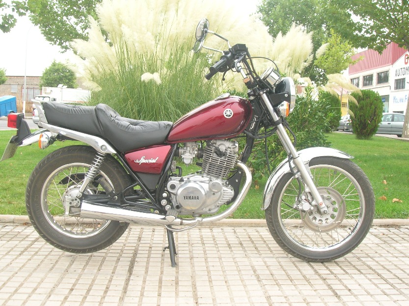 Motocicleta yamaha ideal autoescuelas