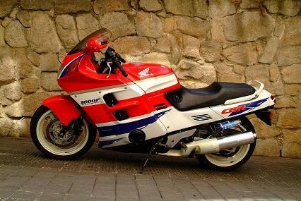 VENDO HONDA CBR 1000 F o CAMBIO POR BMW-C1 -200