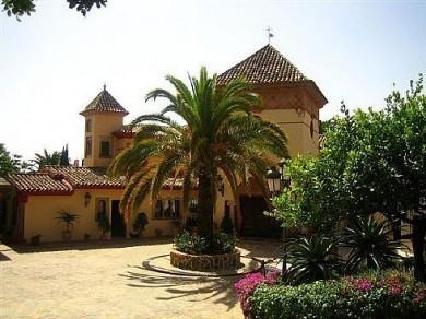 Chalet con 7 dormitorios se vende en Marbella, Costa del Sol