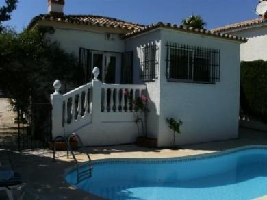 Chalet con 2 dormitorios se vende en Benalmadena Costa, Costa del Sol