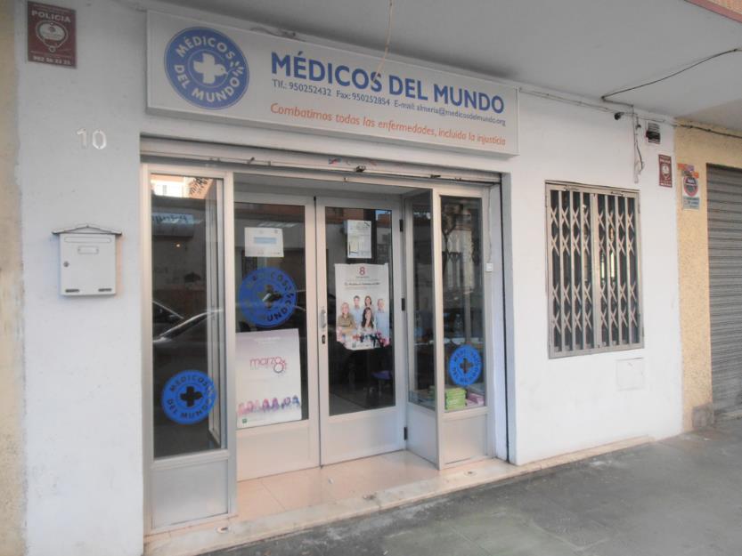 Se alquila local 90 m2 en almería