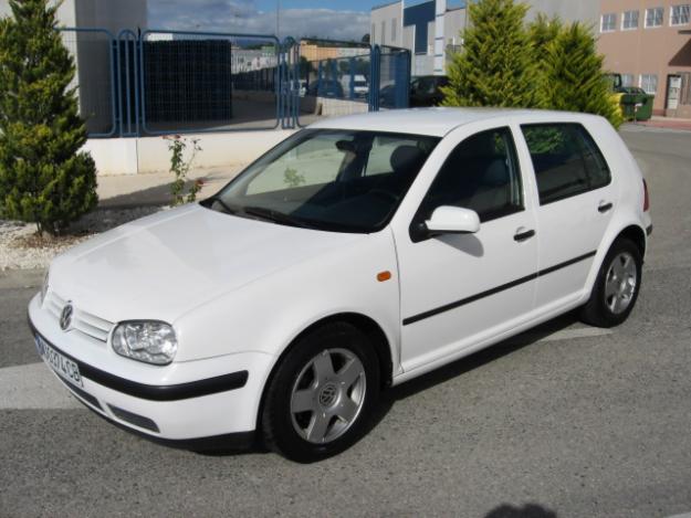 Vendo VW GOLF 1.9 TDI - CONCEPTLINE