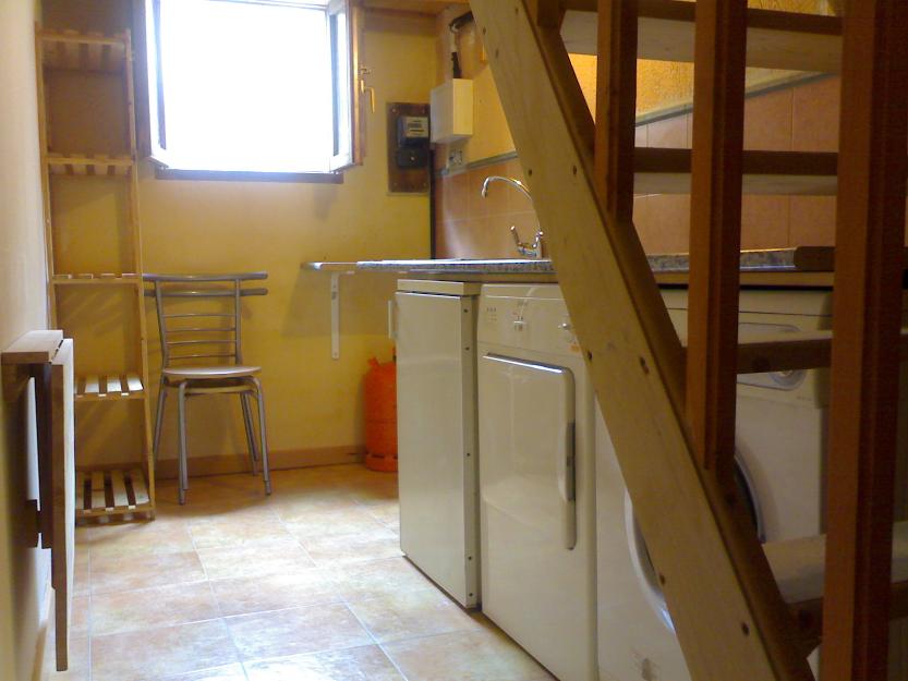 habitacion con baño y cocina