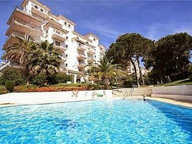 Apartamento con 4 dormitorios se vende en Marbella, Costa del Sol