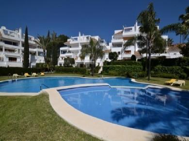 Apartamento con 3 dormitorios se vende en Marbella, Costa del Sol