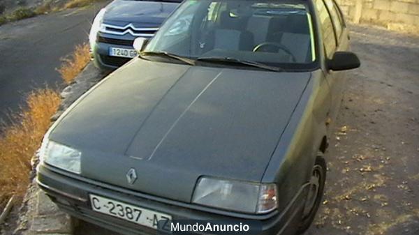 Venta de coche Renault 19 para ir a otro lugar de trabajo.