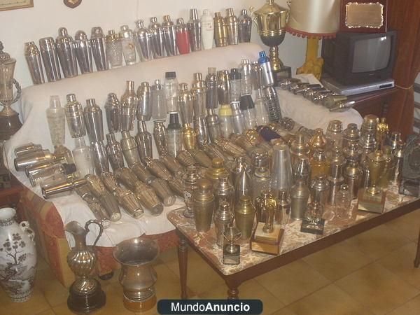 OCASION COLECCION DE COCTELERAS DE TODO EL MUNDO 124 Y TAMBIEN JARRAS