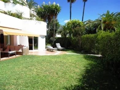 Apartamento con 3 dormitorios se vende en Marbella, Costa del Sol