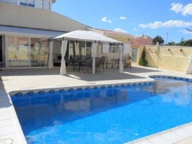 Chalet con 3 dormitorios se vende en La Zenia, Costa Blanca