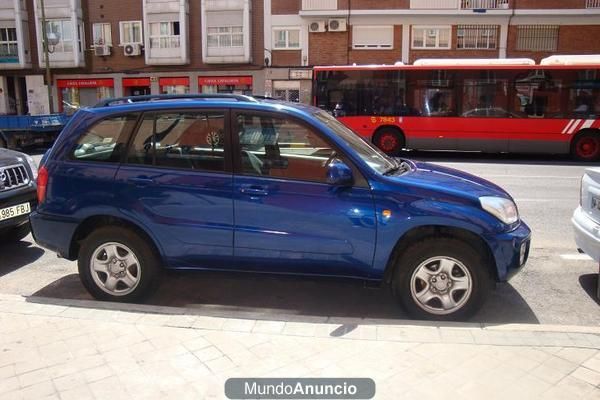 TOYOTA RAV4 2003 4X4 AZUL 5 PUERTAS URGENTE HOY  7650