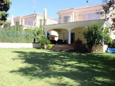 Chalet con 6 dormitorios se vende en Marbella, Costa del Sol