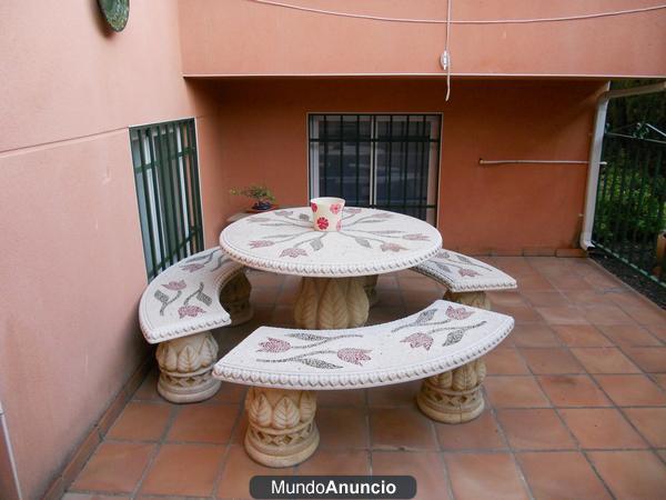 Mesa de piedra de jardín y muebles de cocina