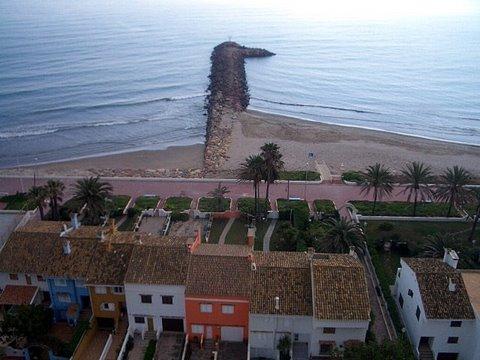 PISO A PRIMERA LÍNEA DE PLAYA, URBANIZACIÓN PLAY PUIG