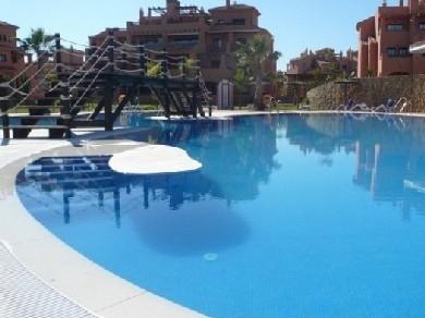 Apartamento con 3 dormitorios se vende en Estepona, Costa del Sol