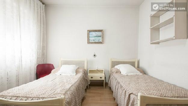 Rooms available - Cosy 2-bedroom apartment in Las Ventas