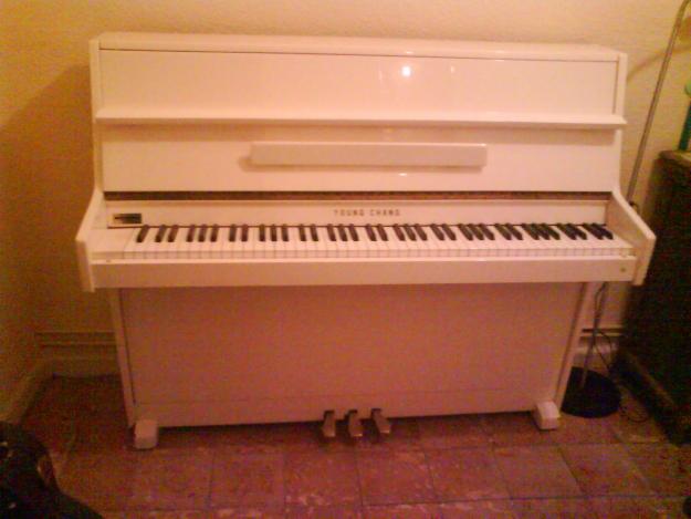 Se vende piano Young Chang, 1800 euros negociables