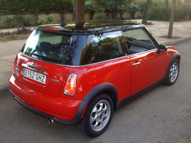 2005 Mini Cooper USA 1.6i. rojo metalizado