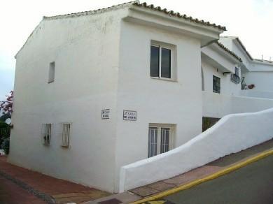 Apartamento con 2 dormitorios se vende en Marbella, Costa del Sol