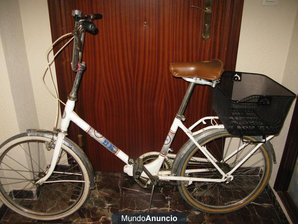 Se vende BH antigua blanca