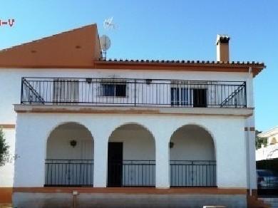 Chalet con 4 dormitorios se vende en Alhaurin de la Torre