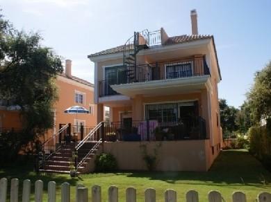 Chalet con 5 dormitorios se vende en Marbella, Costa del Sol